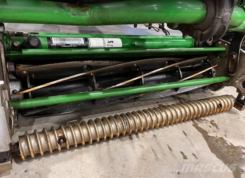 John Deere 7500A Kosačky fervejí