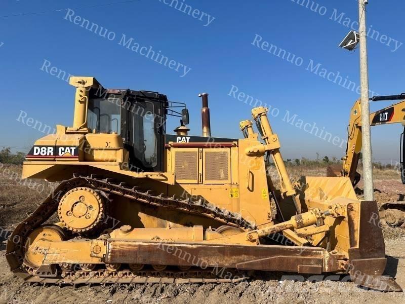 CAT D 8 R Pásové dozéry