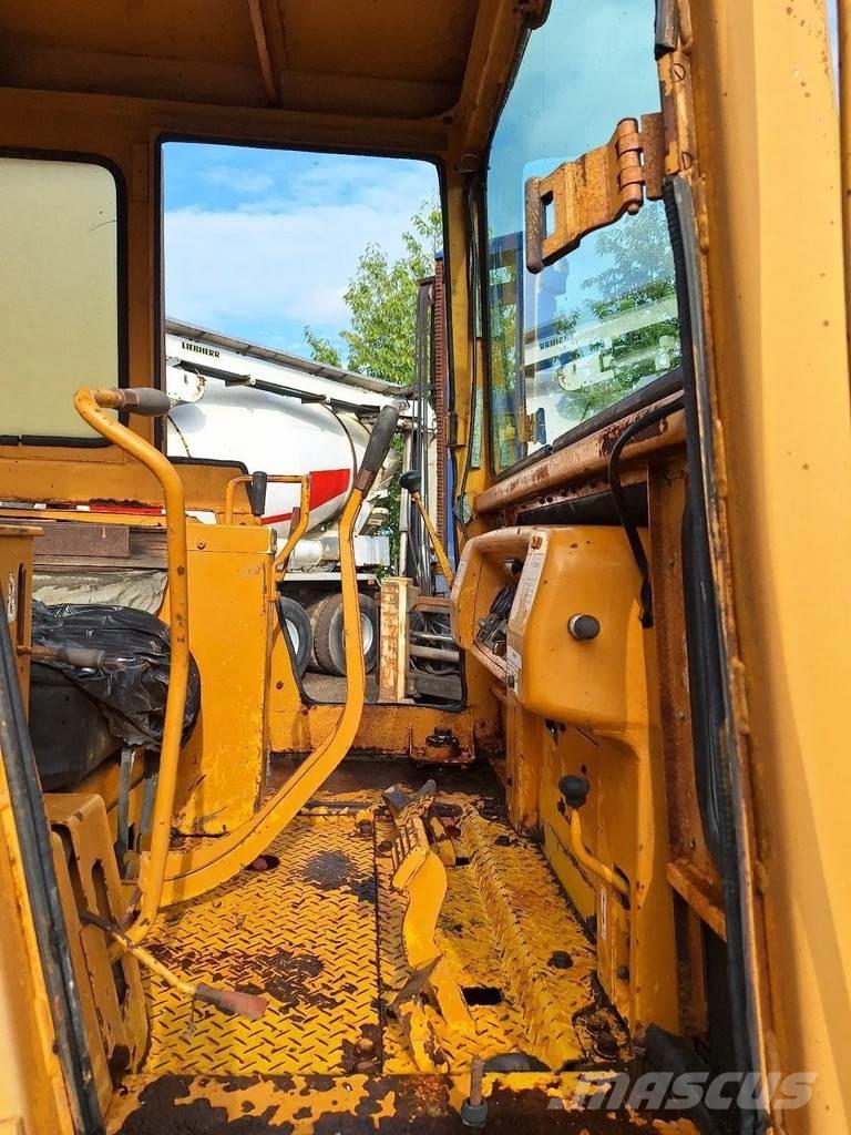 Komatsu D45-1 Pásové dozéry