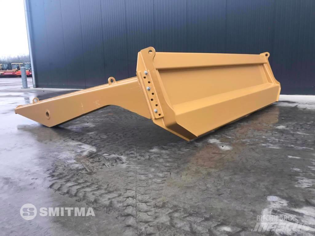 CAT 745 Zadné dvere