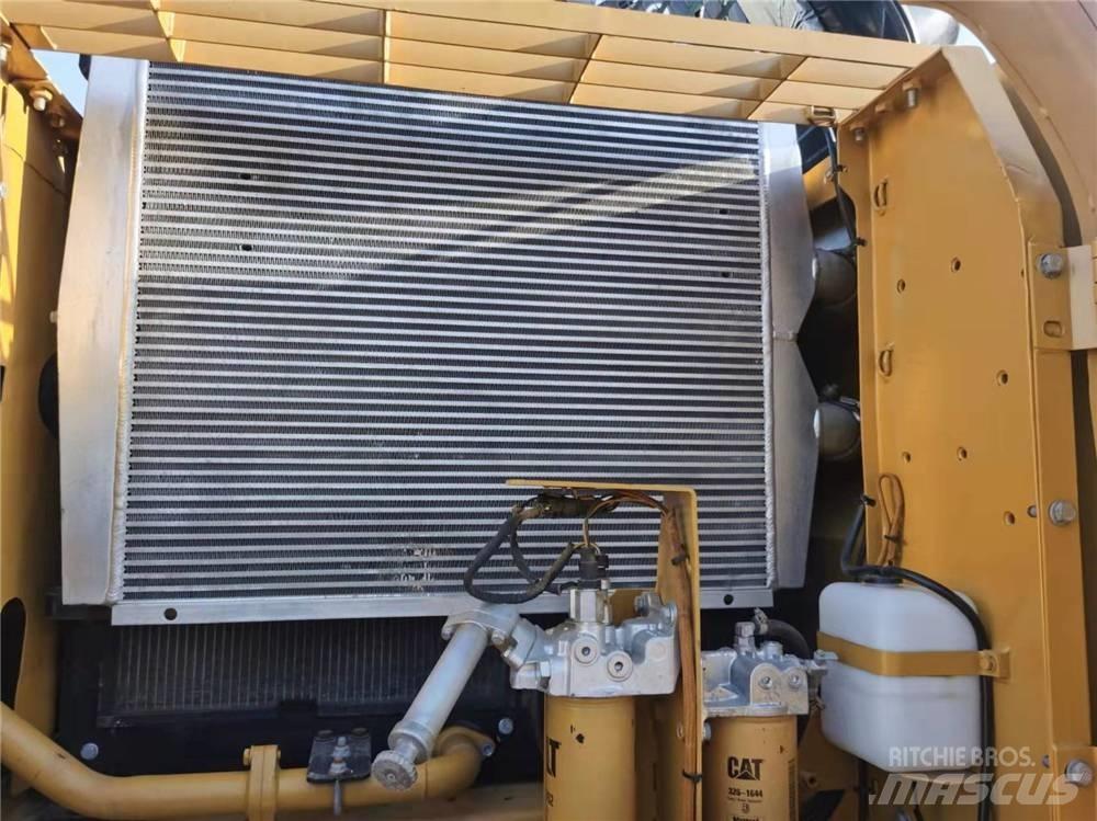 CAT 326D Pásové rýpadlá