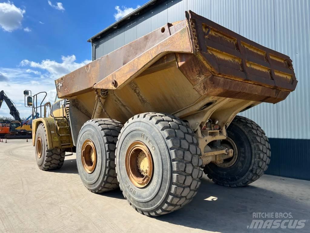 CAT 740 Kĺbové nákladné autá