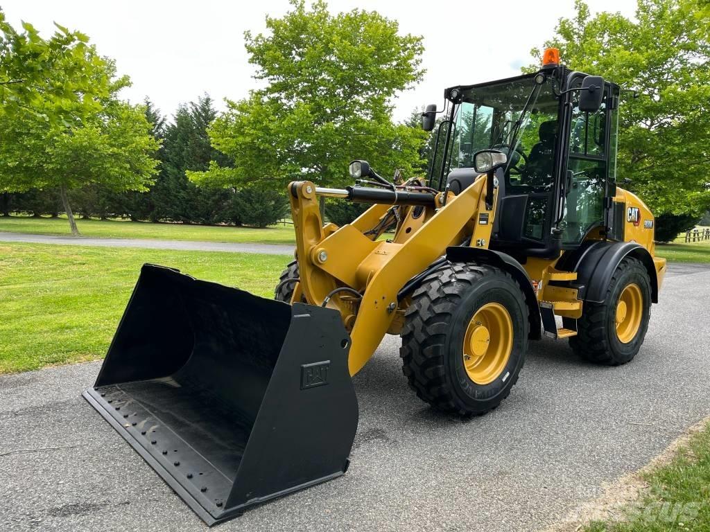 CAT 908M Kolesové nakladače