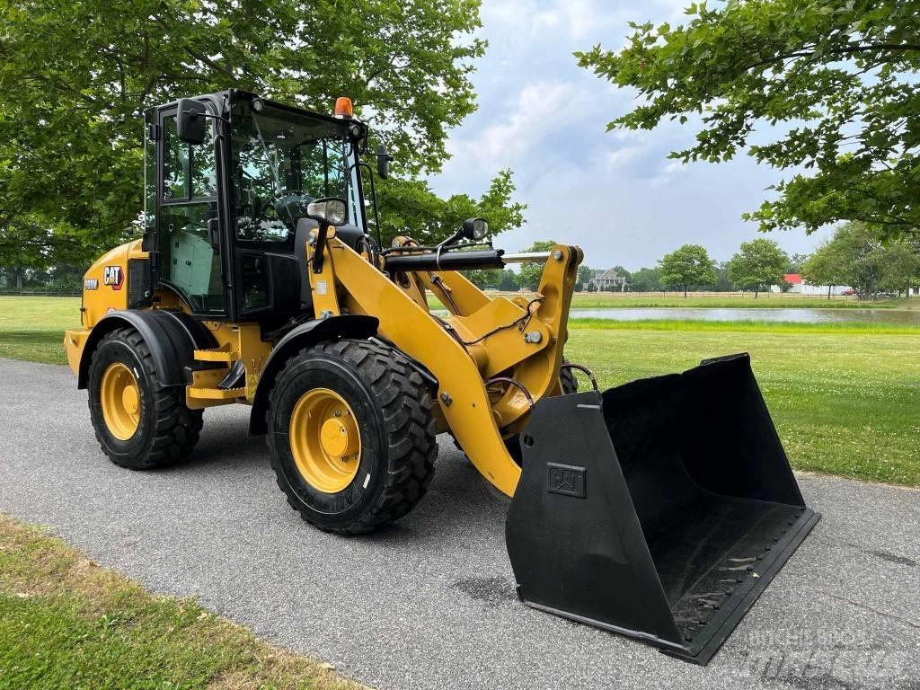 CAT 908M Kolesové nakladače