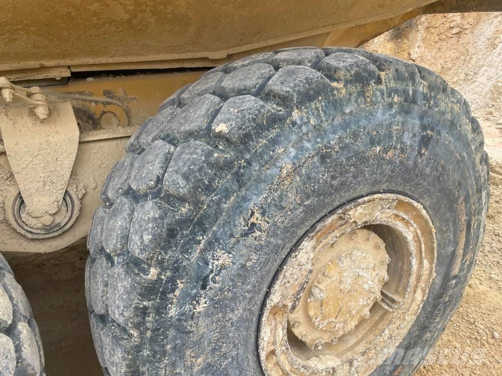 CAT 730 Kĺbové nákladné autá