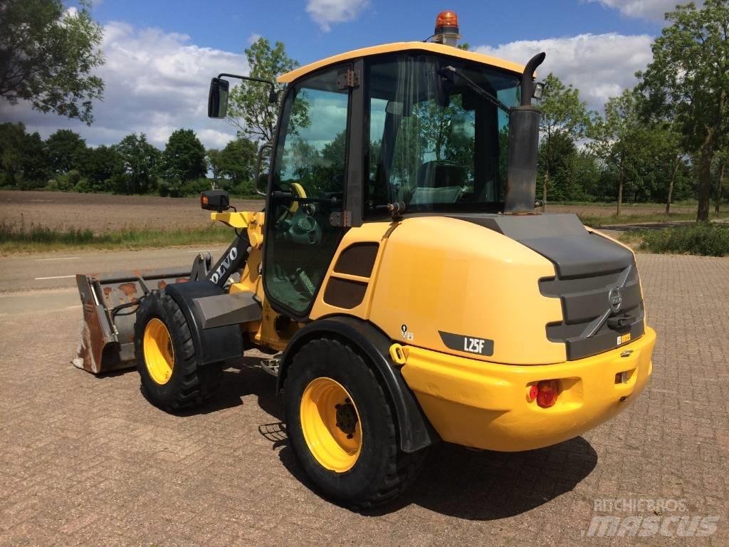 Volvo L 25 F Kolesové nakladače