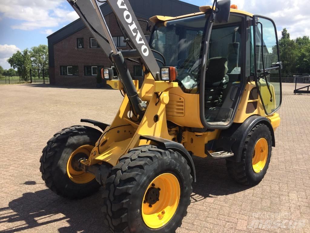 Volvo L 25 F Kolesové nakladače