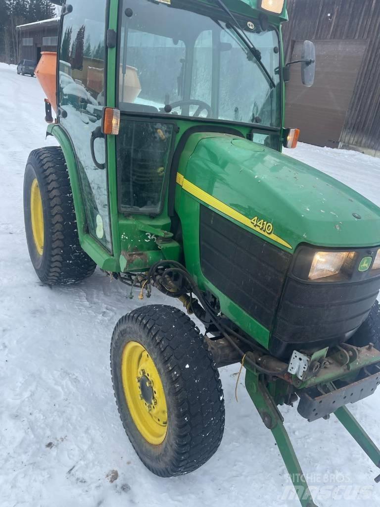 John Deere 4410 Kompaktné traktory