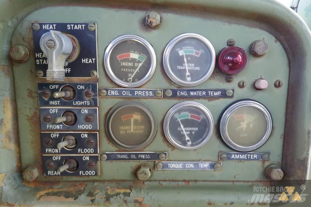 CAT D7F Ex-army Pásové dozéry
