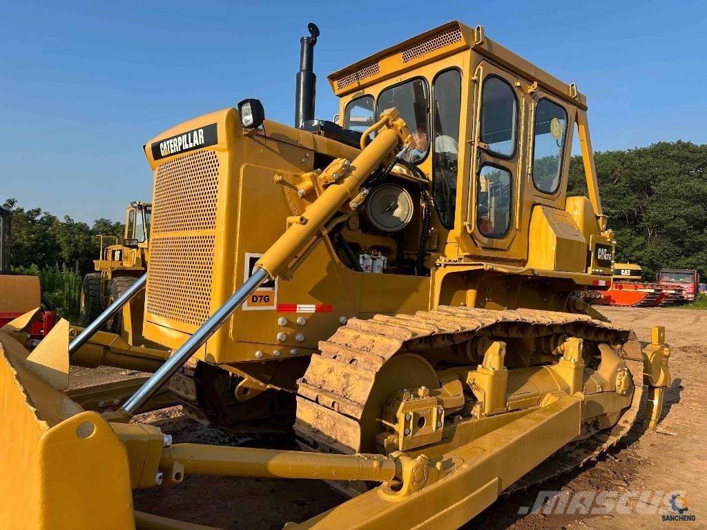 CAT D 7 G Pásové dozéry