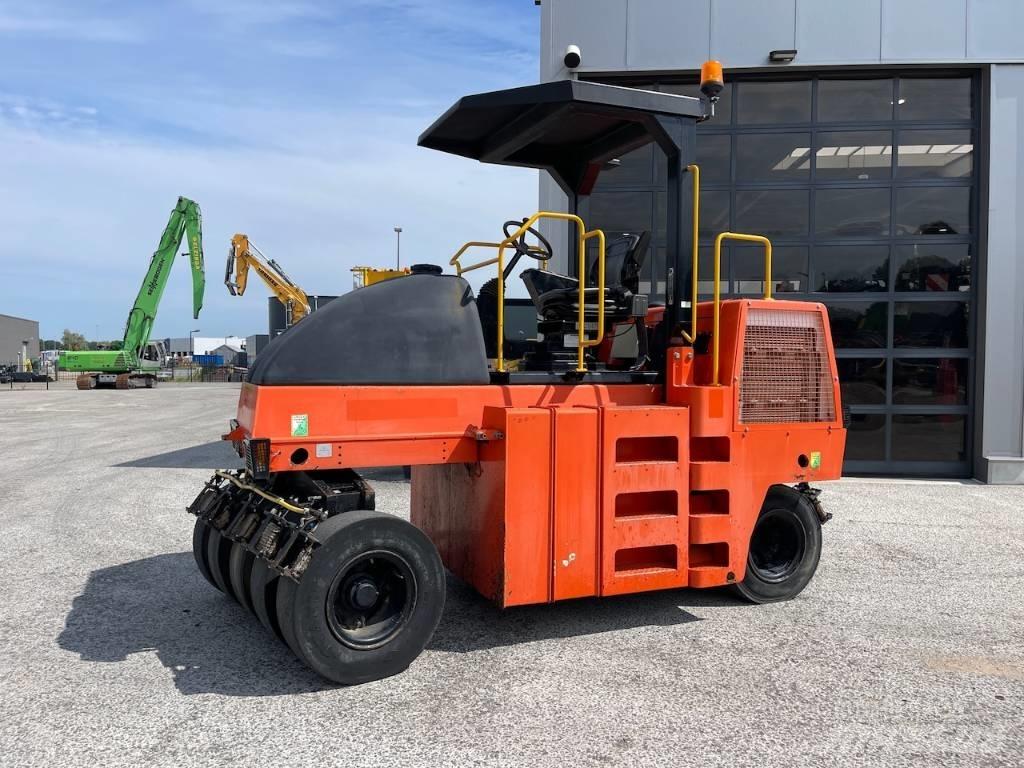 Dynapac CP 142 Pneumatikové valce