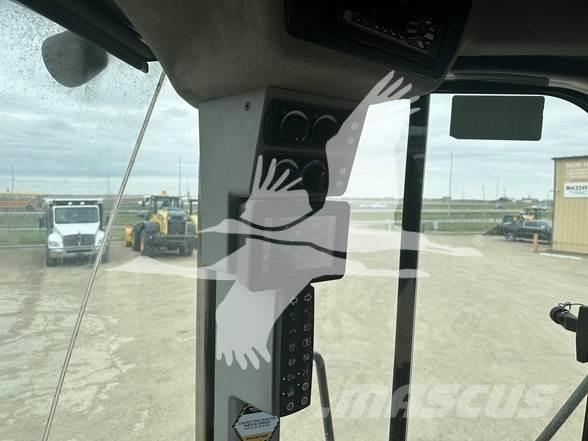 CAT 966M Kolesové nakladače
