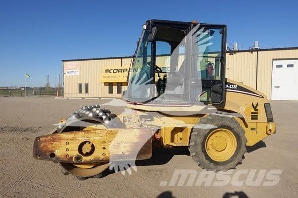 CAT CP-433E Ťahačové valce