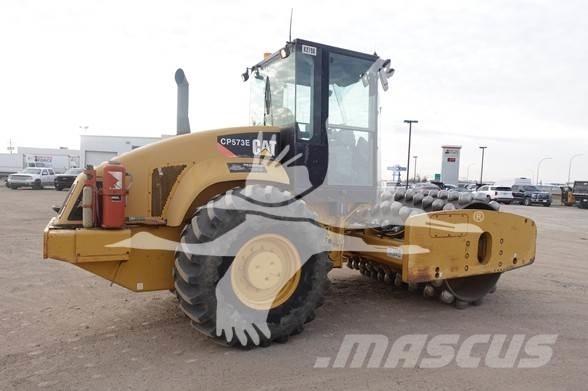 CAT CP-573E Ťahačové valce