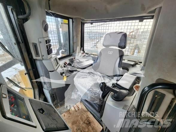 CAT D8T Pásové dozéry