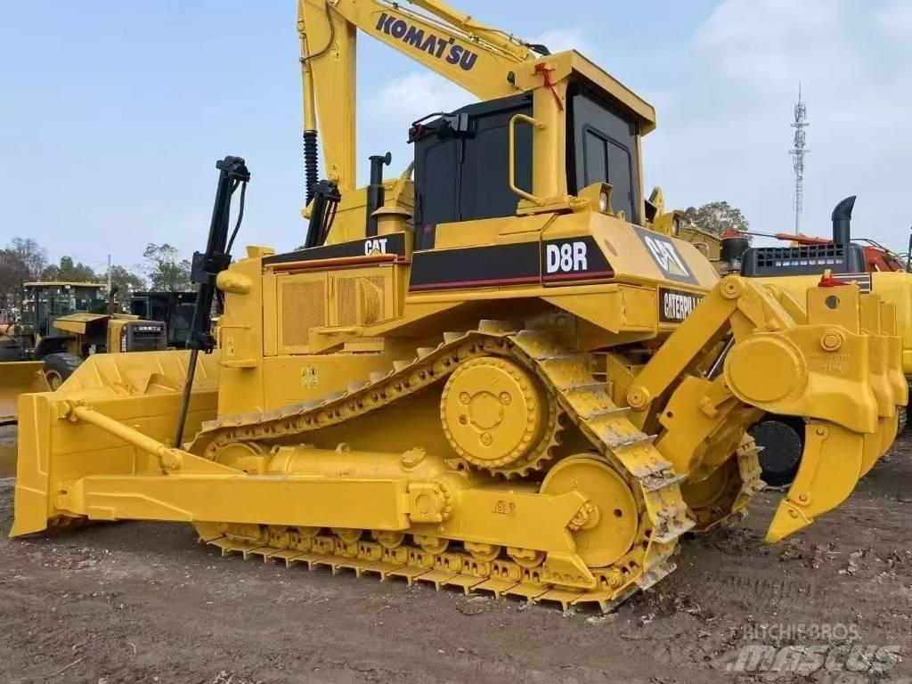 CAT D 8 R Pásové dozéry
