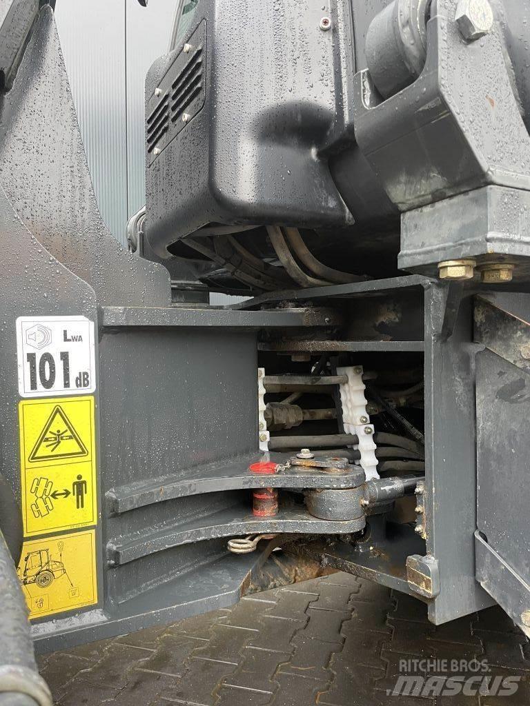Komatsu WA80-6 Kolesové nakladače