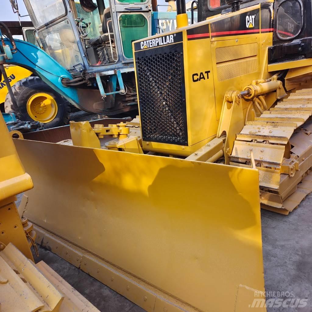CAT D 4 C Pásové dozéry