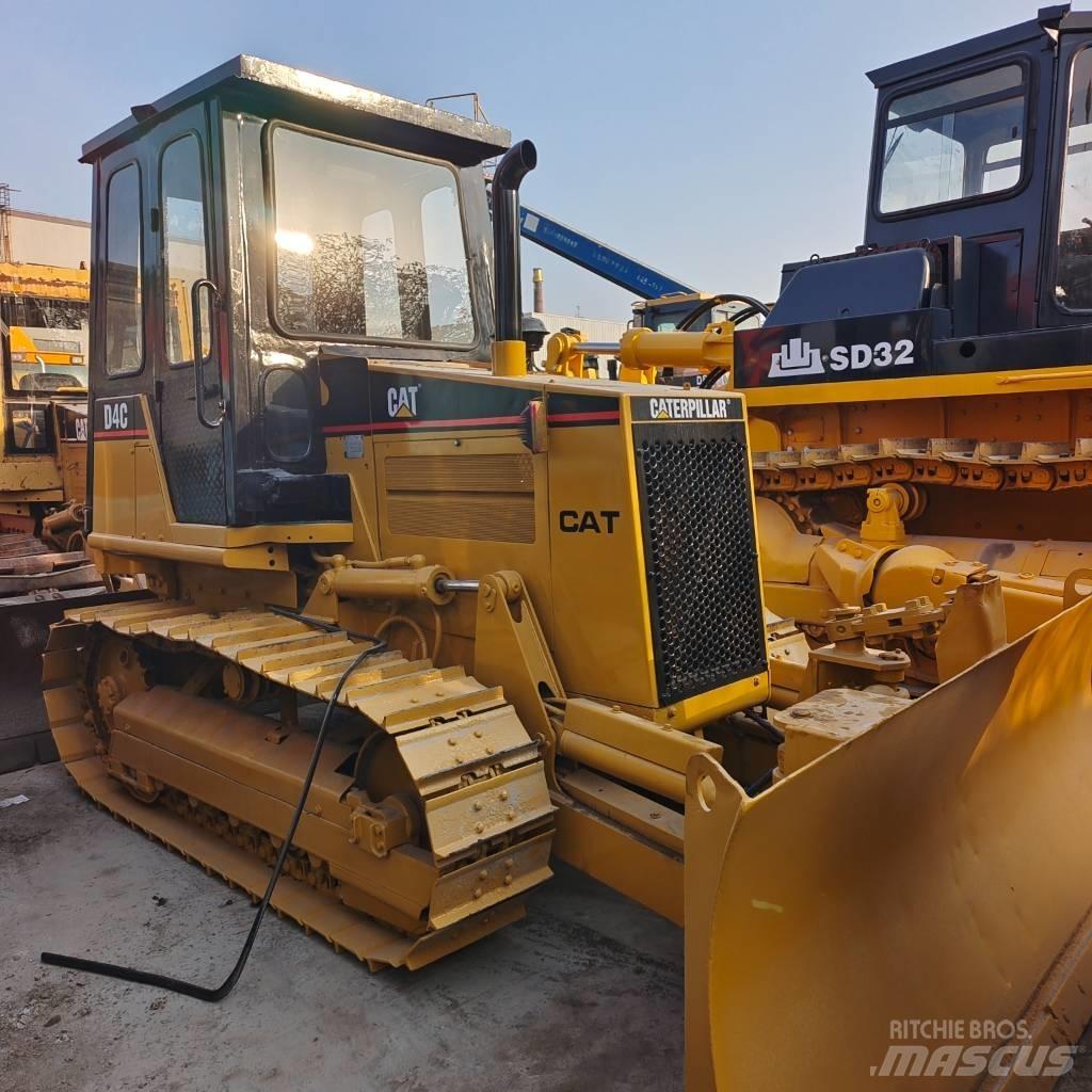 CAT D 4 C Pásové dozéry