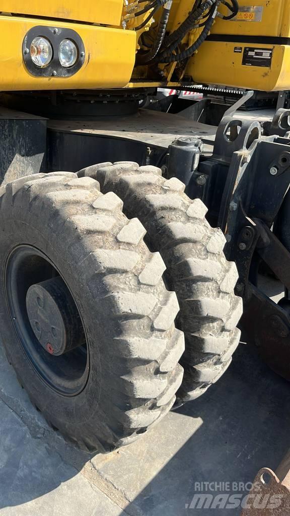 Komatsu PW 158-11 Kolesové rýpadlá