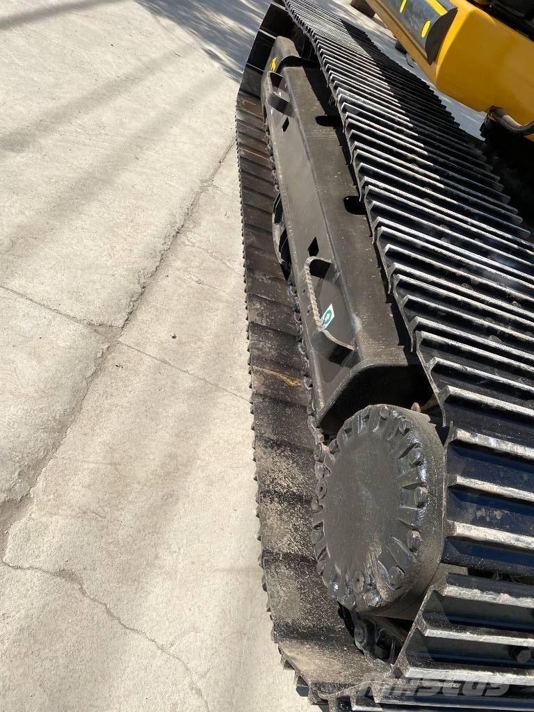 CAT 320 D Pásové rýpadlá