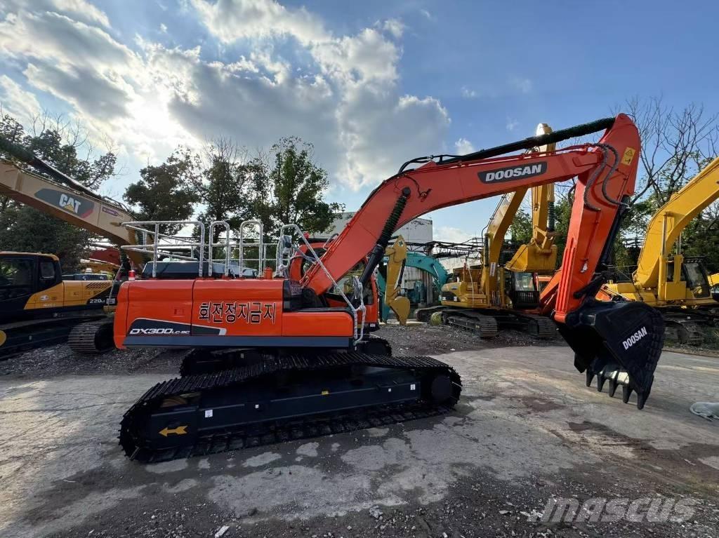 Doosan DX300 Pásové rýpadlá