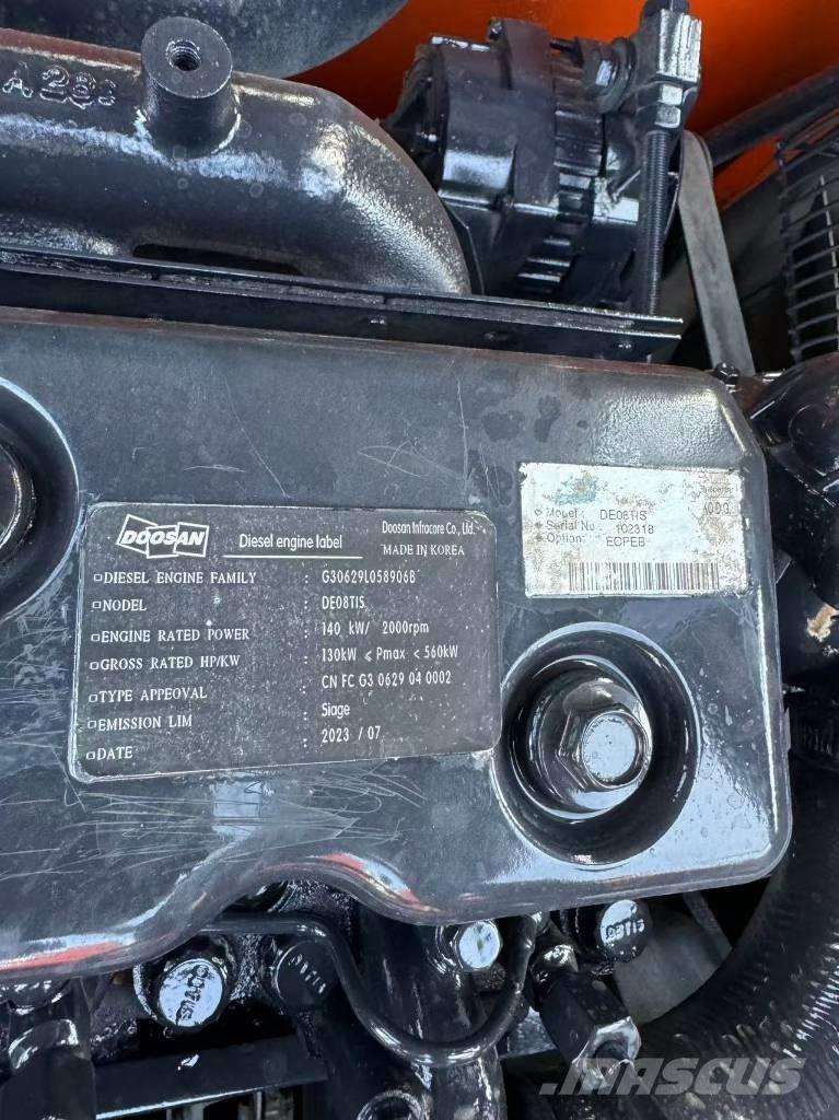 Doosan DX300 Pásové rýpadlá