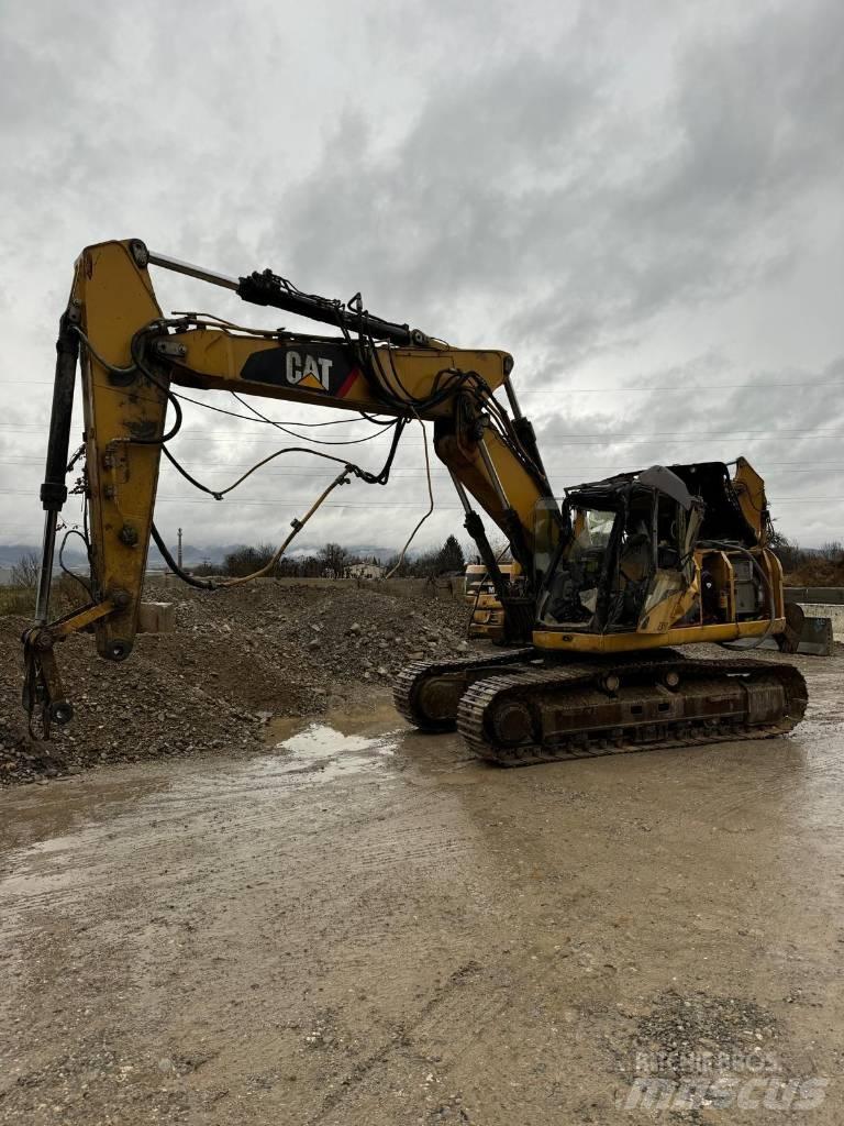 CAT 323 D Pásové rýpadlá