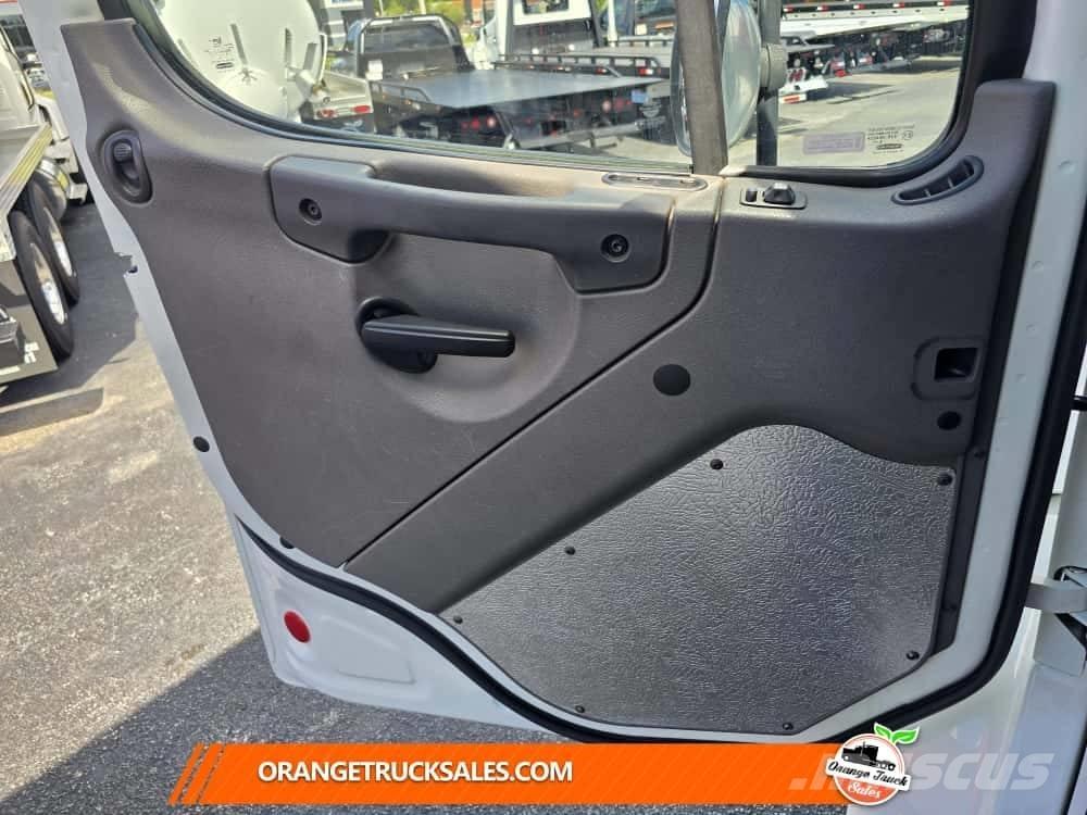 Freightliner M2 Skriňová nadstavba