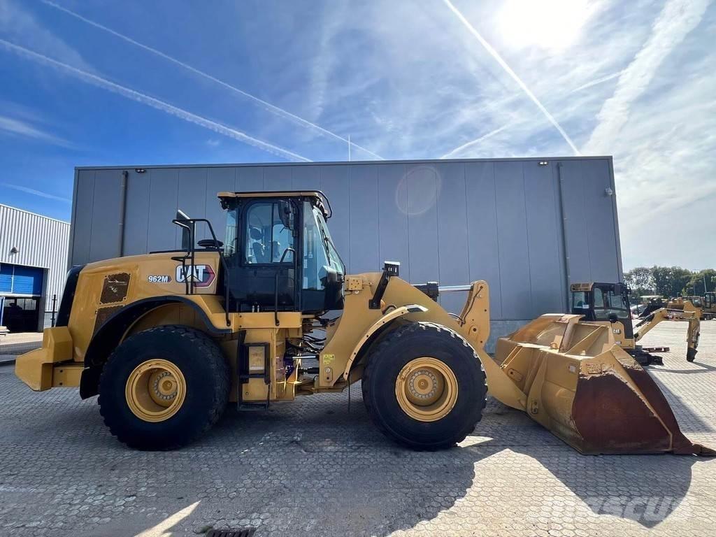 CAT 962M Kolesové nakladače