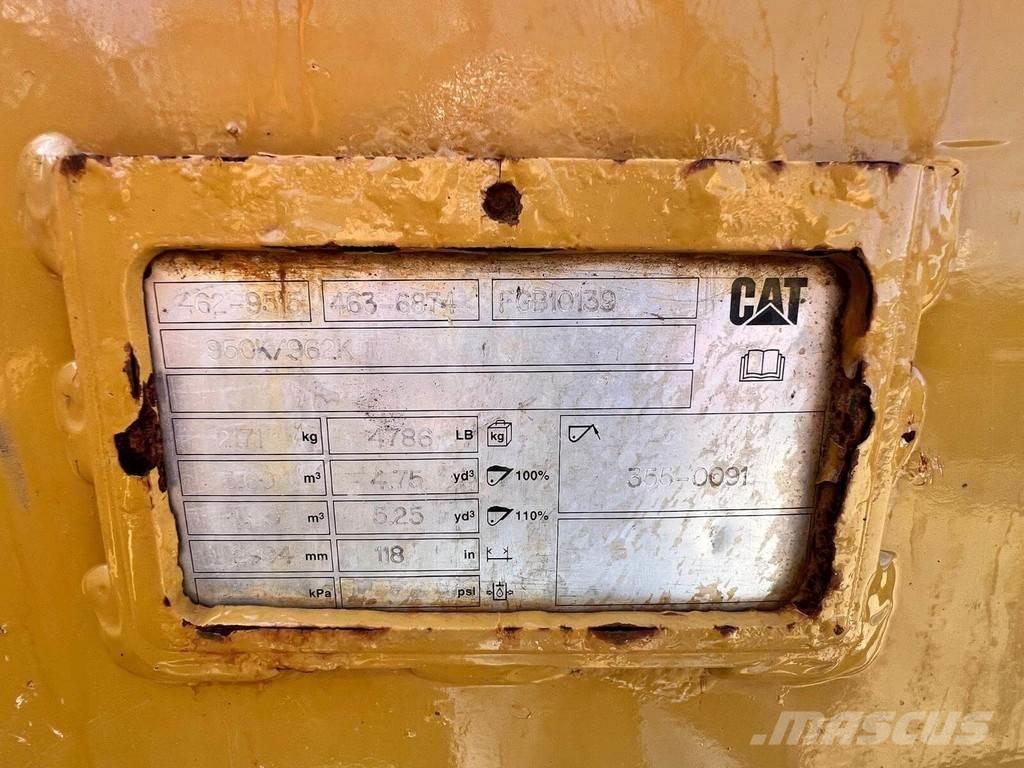 CAT 962M Kolesové nakladače