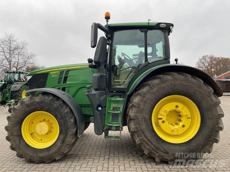 John Deere 6250R Traktory