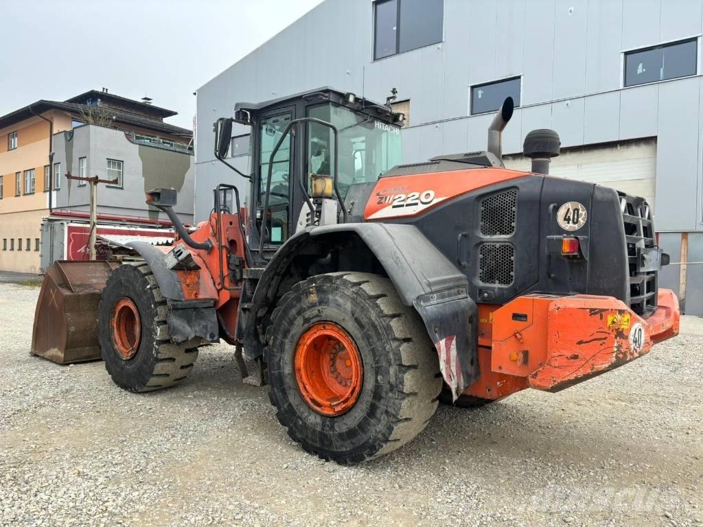 Hitachi ZW 220-6 Kolesové nakladače
