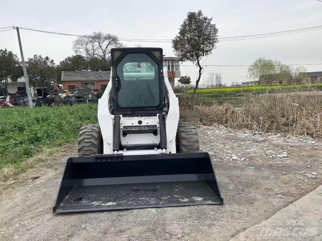 Bobcat S 300 Šmykom riadené nakladače