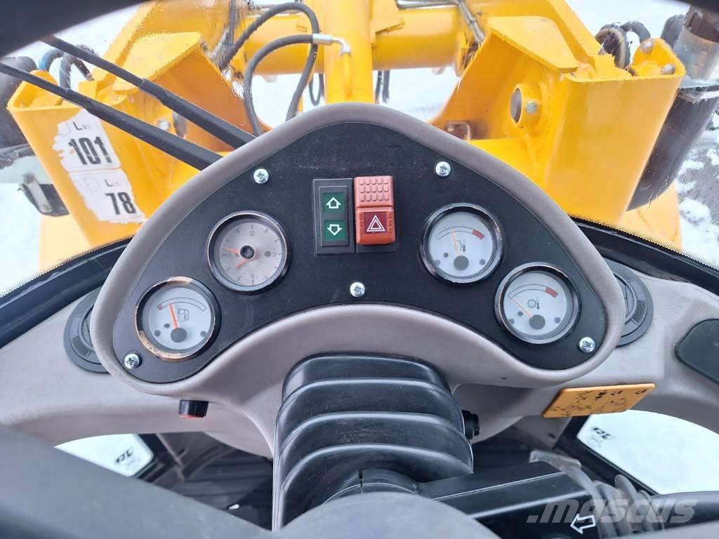 JCB MYYTY! SOLD!  407B Kolesové nakladače