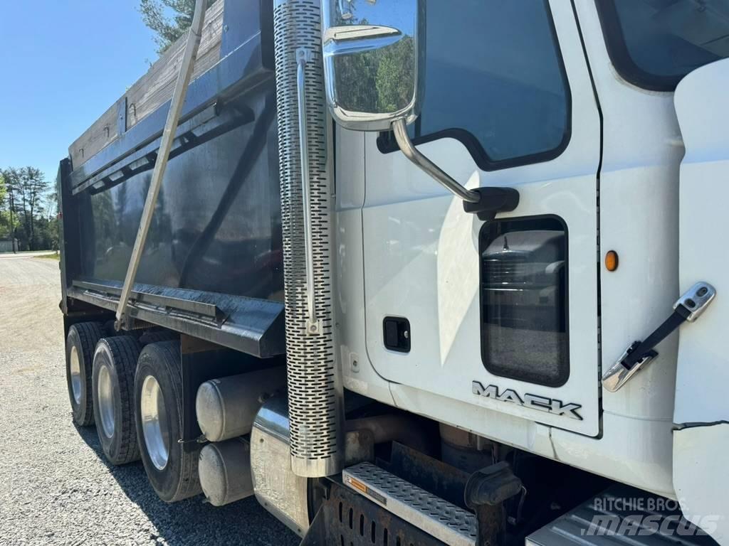Mack GU713 Sklápače
