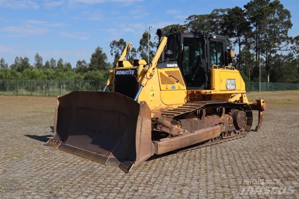 Komatsu D65EX-16 Pásové dozéry