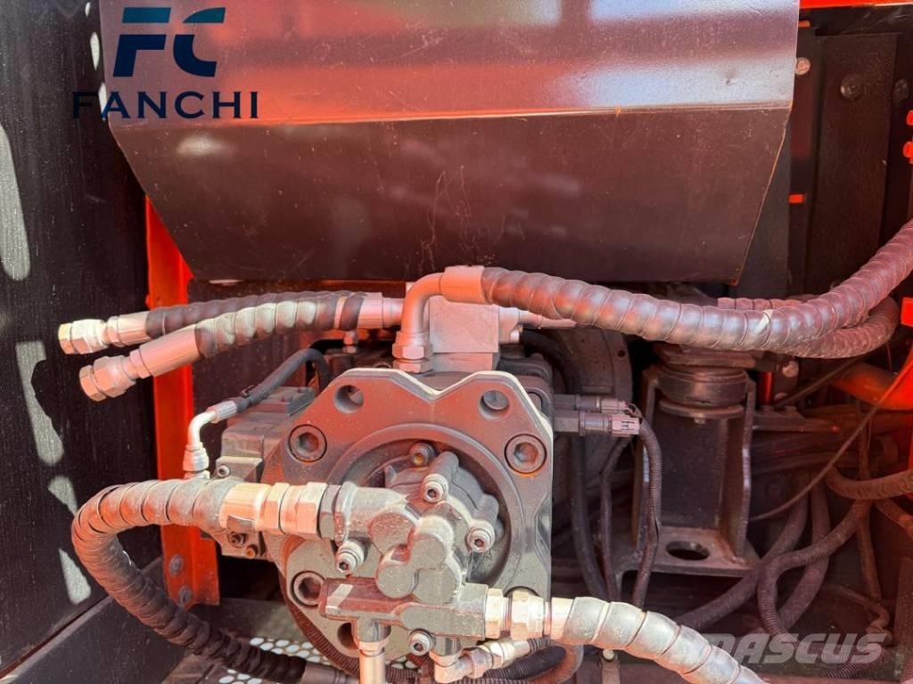 Doosan DX 225 Pásové rýpadlá