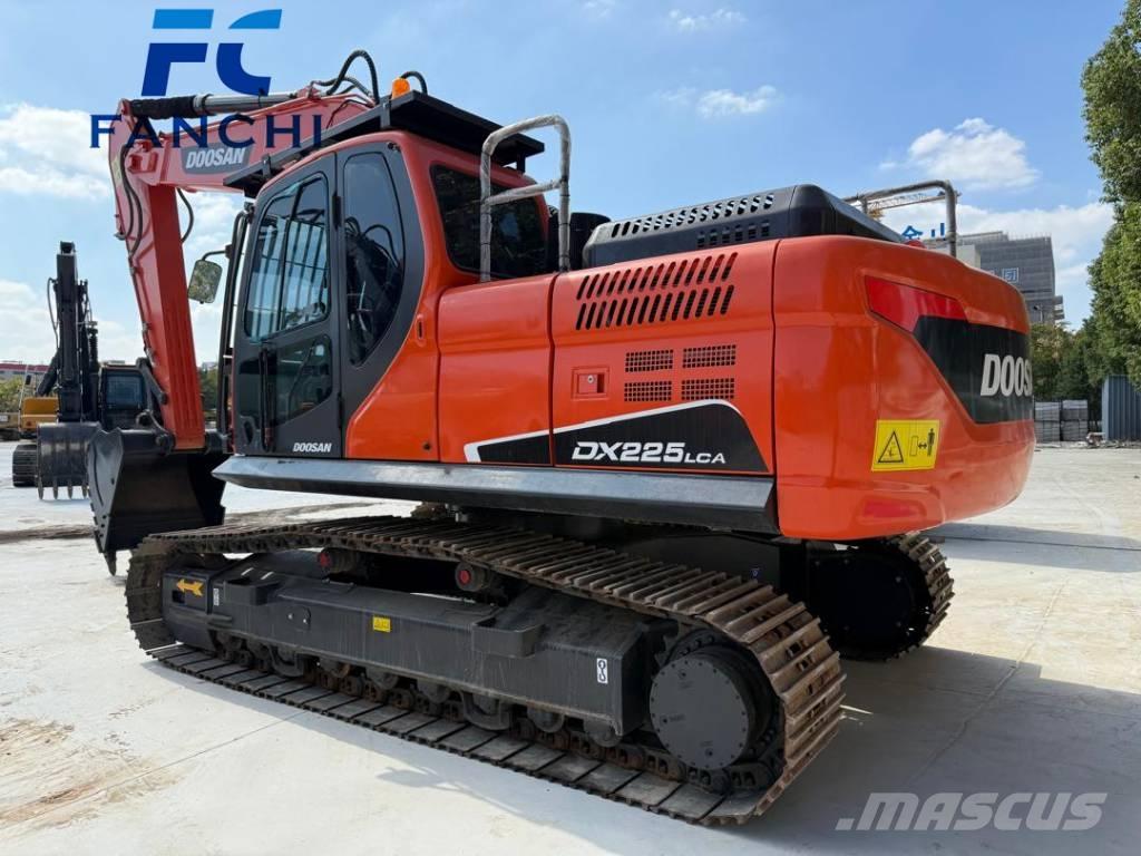 Doosan DX 225 Pásové rýpadlá