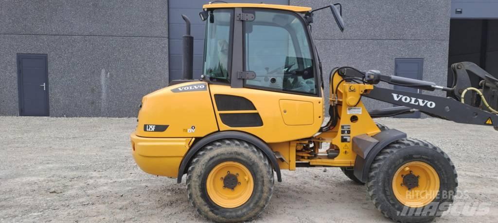 Volvo L 25 F Kolesové nakladače
