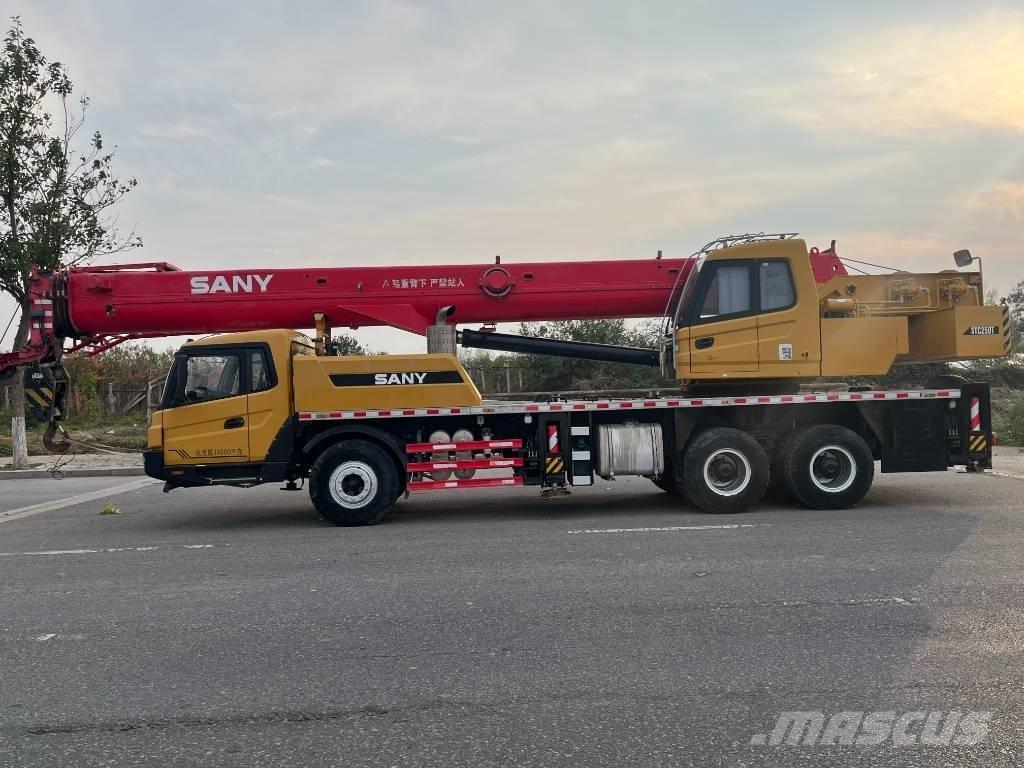 Sany STC 250 S Univerzálne terénne žeriavy