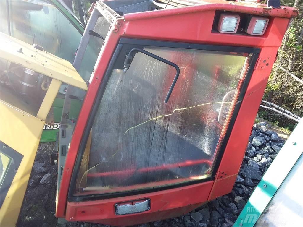 Komatsu 911.5 Kabíny a interiér