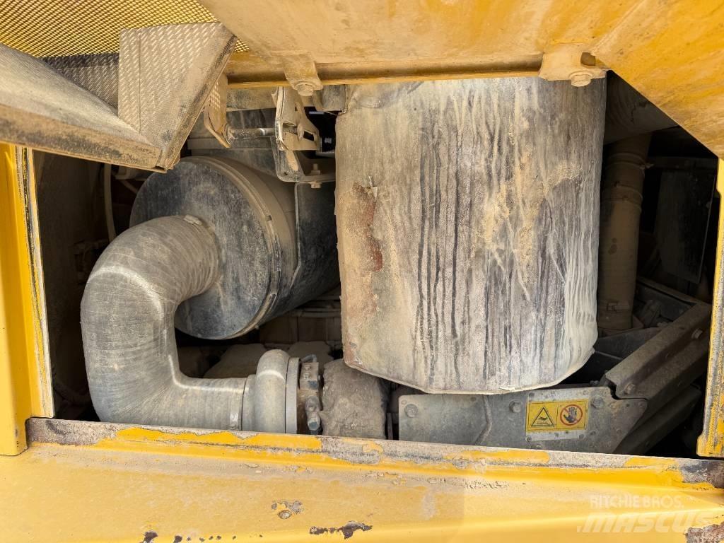 Komatsu D 155 AX-6 Pásové dozéry