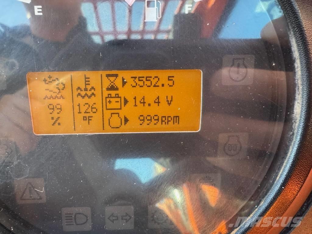 SkyTrak 10054 Teleskopické manipulátory