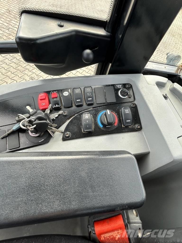 CAT 907 M Kolesové nakladače