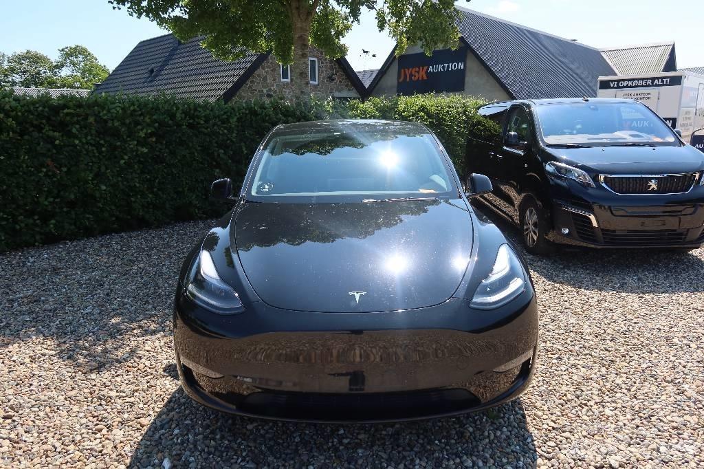 Tesla Model Y Automobily