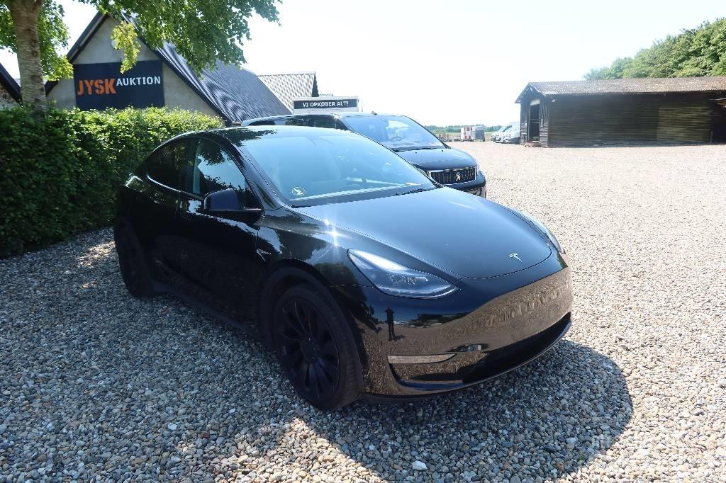 Tesla Model Y Automobily