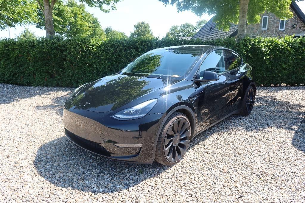 Tesla Model Y Automobily