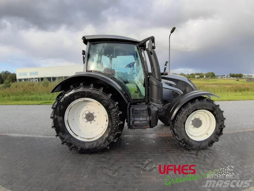 Valtra N134 Traktory