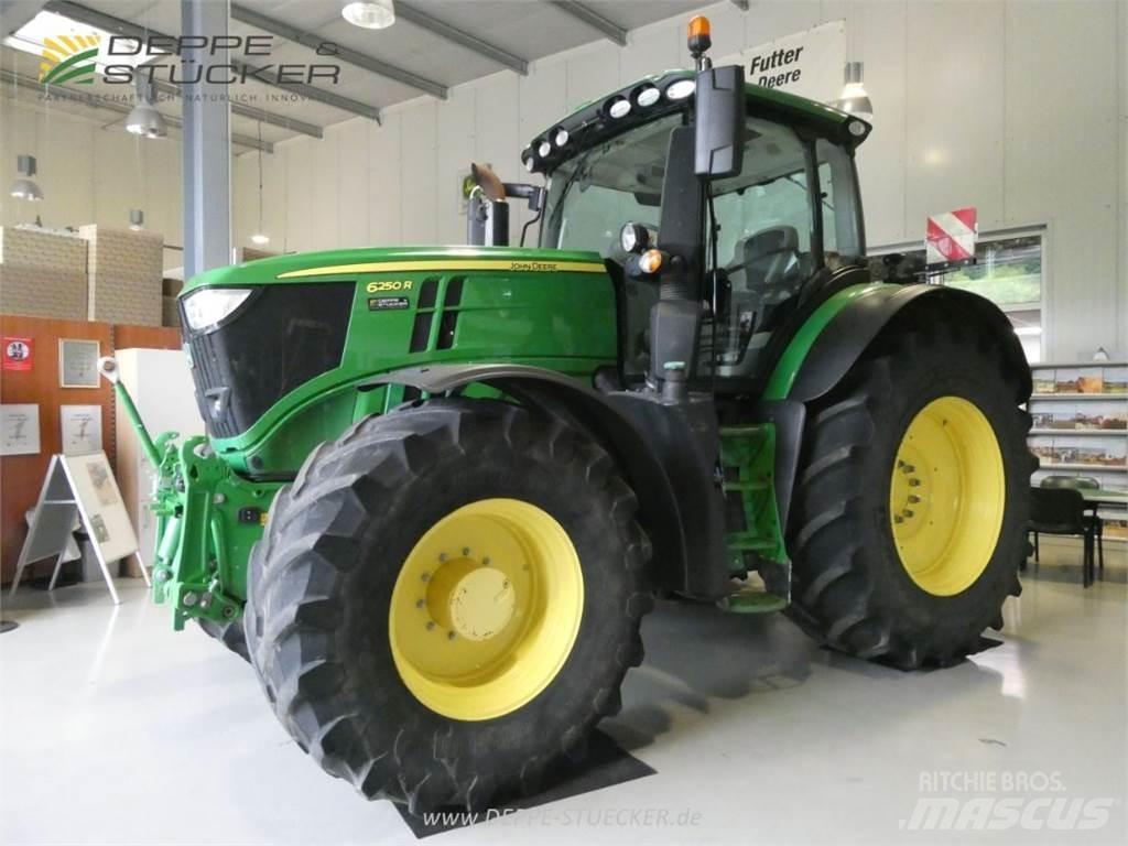 John Deere 6250R Traktory